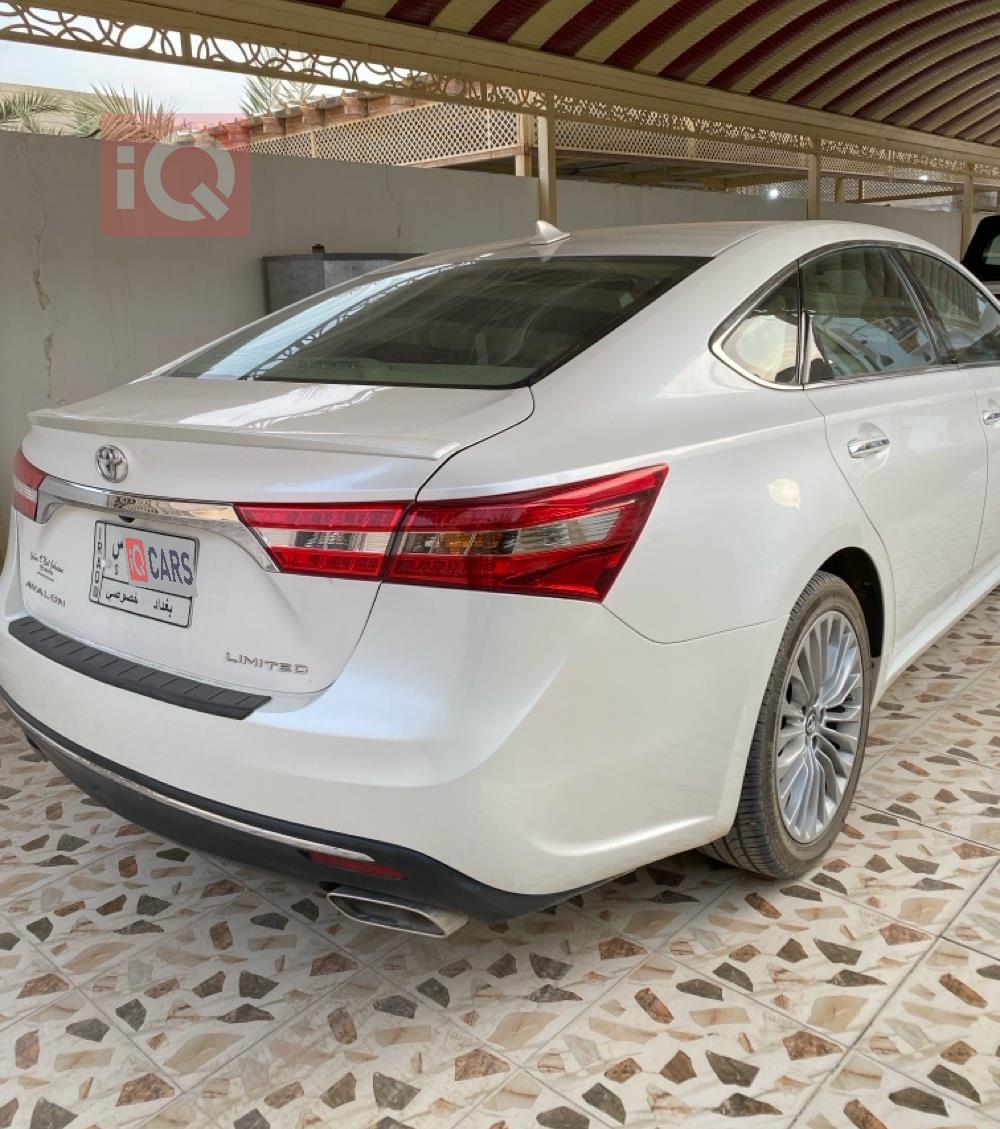 تويوتا أفالون